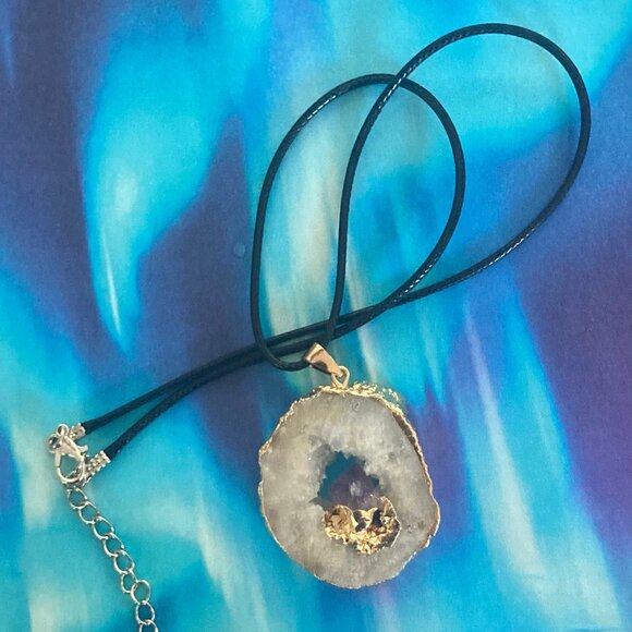 Quartz Crystal Geode Slice Necklace with an Amethyst Crystal Inside - Picture 1 of 2